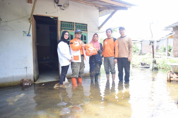 PKS Pandeglang Peduli Korban Banjir, Warga Selatan Terima Bantuan Sembako