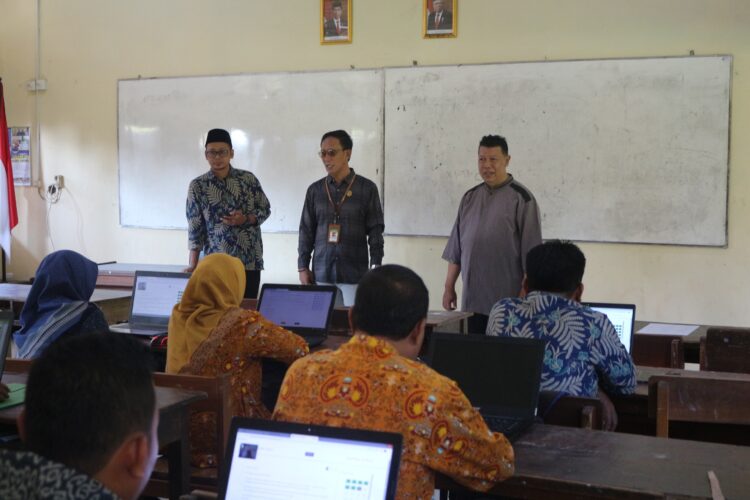 Kasubbag TU Kankemenag Subang Pantau PK Online GPAI