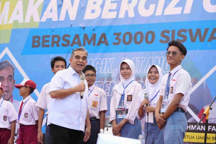 Muzani Tinjau Simulasi 3 Ribu Siswa Makan Bergizi Gratis di Batang, Jawa Tengah